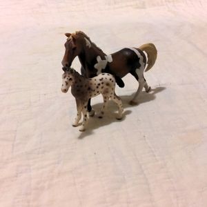 RETIRED PAINT STALLION AND RETIRED APPALOOSA FILLY (Schleich)